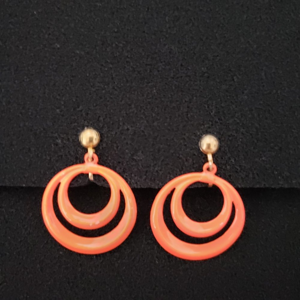 2 For $20   Brite Vintage  60"s  Orange Clip on earrings - Picture 2 of 6